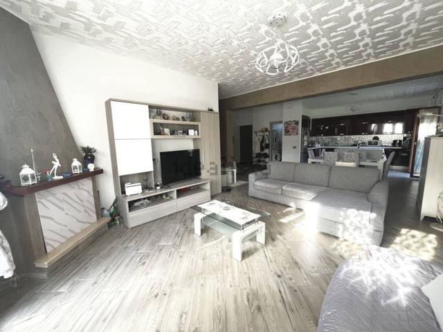 Appartamento in vendita di 135 m² in Via Elio Vittorino