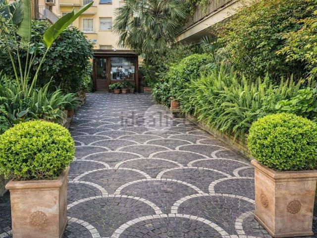 Appartamento in vendita di 135 m² in Via Fonteiana, 67