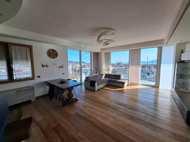 Appartamento in vendita di 135 m² in Via Fossamastra