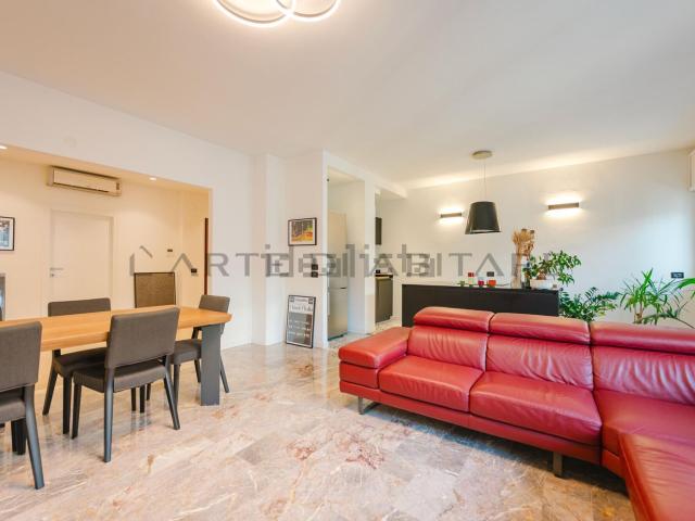 Appartamento in vendita di 135 m² in Via Francesco Scipione Fapanni