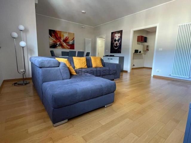 Appartamento in vendita di 135 m² in Via Ippolito Nievo, 15