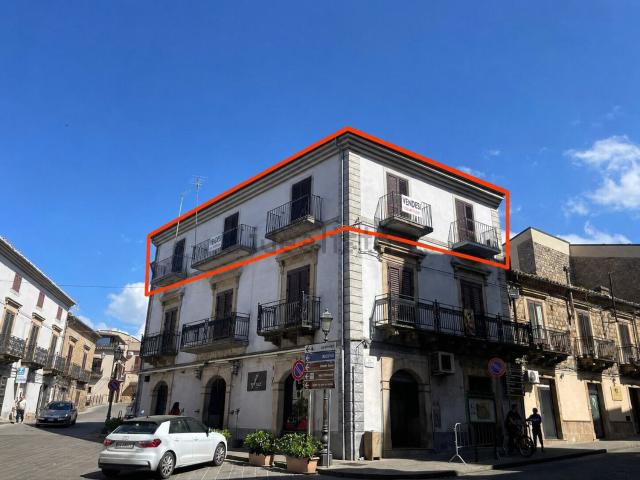 Appartamento in vendita di 135 m² in Via Ippolito Nievo, 1