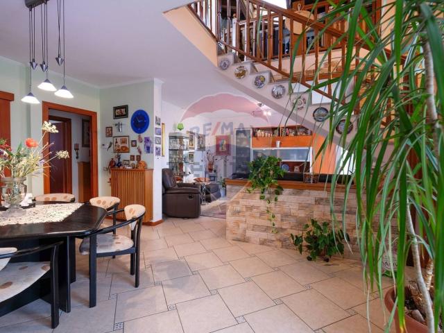 Appartamento in vendita di 135 m² in Via Monte Gleno, 44