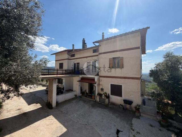 Appartamento in vendita di 135 m² in Via Salaria, 1
