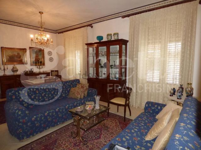 Appartamento in vendita di 135 m² in Via San Francesco D&apos Assisi, 33