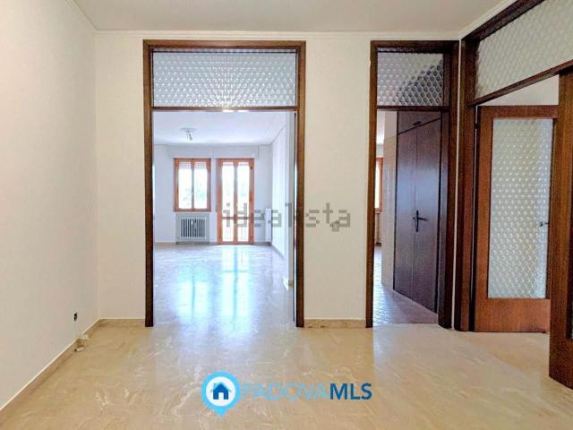 Appartamento in vendita di 135 m² in Via Sant&apos Osvaldo