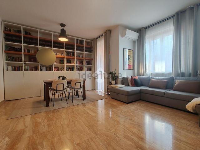 Appartamento in vendita di 135 m² in Via Sporting Mirasole, 50