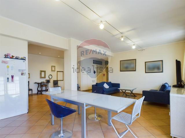 Appartamento in vendita di 135 m² in Via Suessola, 1