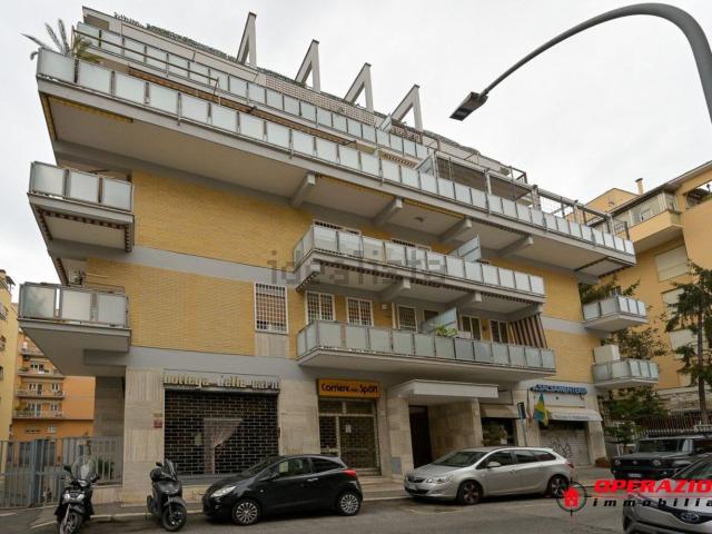 Appartamento in vendita di 135 m² in Via Pompeo Trogo