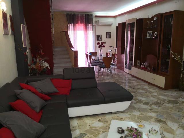 Appartamento in vendita di 135 m² in Via Pitagora