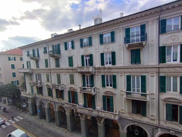 Appartamento in vendita di 135 m² in Via Pietro Paleocapa