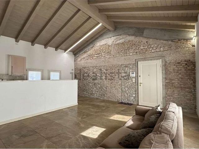 Appartamento in vendita di 135 m² in Via Trento, 1