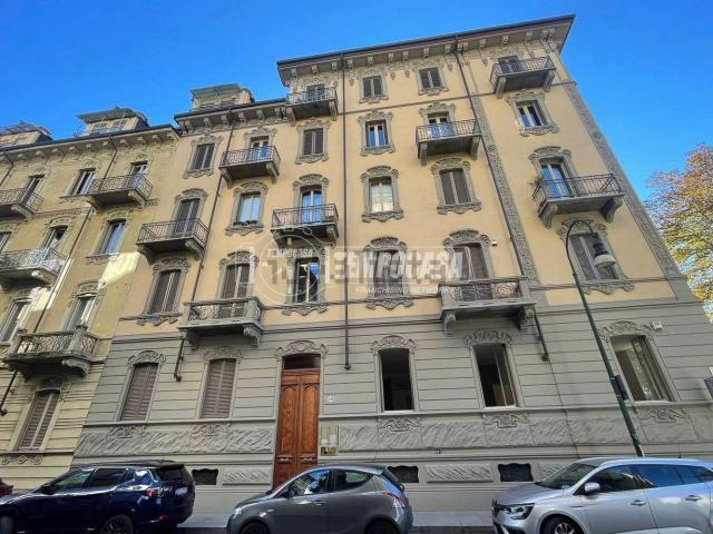 Appartamento in vendita di 135 m² in Via Vincenzo Vela, 49