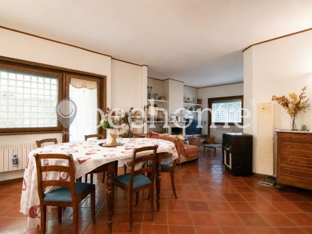 Appartamento in vendita di 135 m² in Viale Cortina d&apos Ampezzo, 186