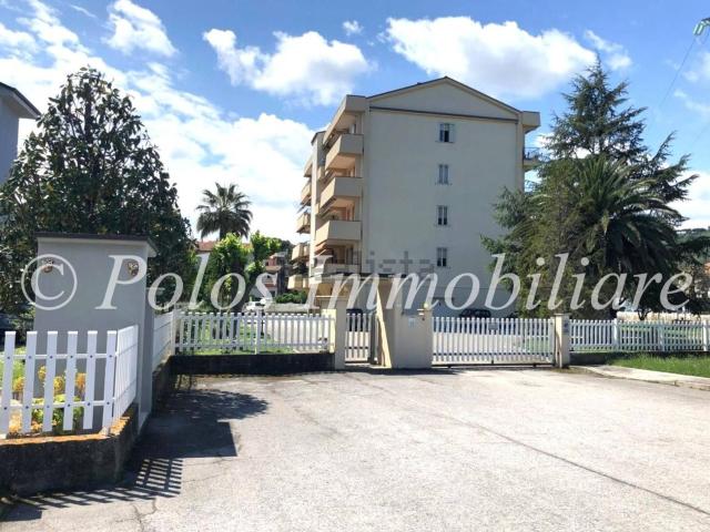 Appartamento in vendita di 135 m² in Viale delle Regioni, 21