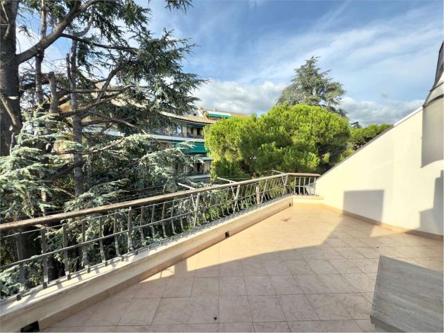 Appartamento in vendita di 135 m² in Viale Francesco Gandolfi