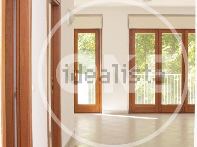 Appartamento in vendita di 135 m² in Viale Gran Sasso, 86