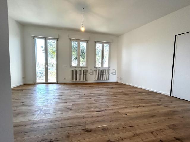 Appartamento in vendita di 135 m² in Viale Orleans, 20