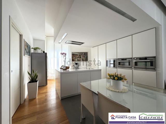 Appartamento in vendita di 135 m² in Vico Torquato Tasso