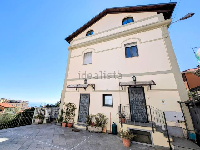 Appartamento in vendita di 135 m² in Corso degli Inglesi, 361