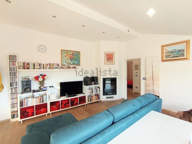 Appartamento in vendita di 135 m² in Piazza Casal Petrone, 12