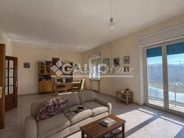 Appartamento in vendita di 135 m² in Piazza della Provincia, 28
