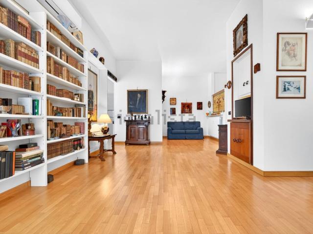 Appartamento in vendita di 135 m² in Piazzale Giulio Cesare, 8