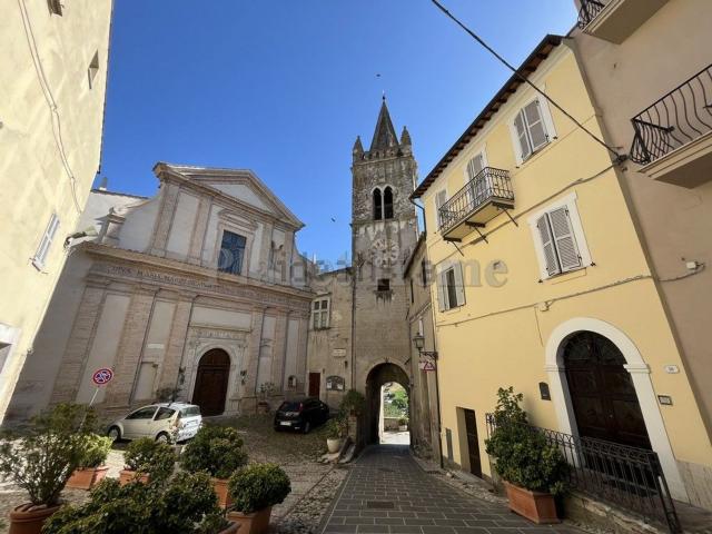 Appartamento in vendita di 135 m² in Strada di Collescipoli