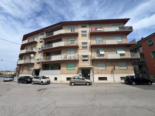 Appartamento in vendita di 136 m² in Via A. Zambelli