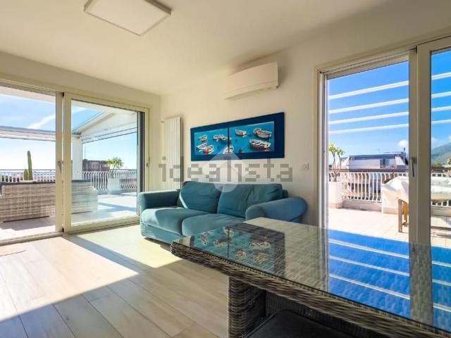 Appartamento in vendita di 136 m² in Via Appia Lato Napoli, 185
