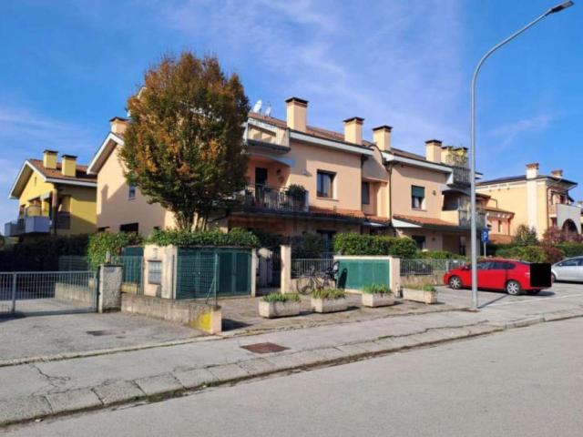 Appartamento in vendita di 136 m² in Via Bortolo Eugenio Fina