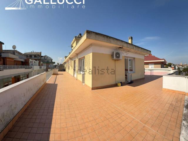 Appartamento in vendita di 136 m² in Via Benedetto Croce, 202