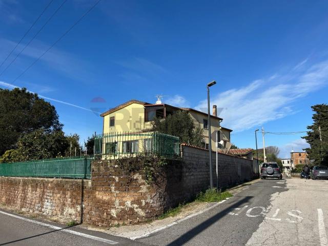 Appartamento in vendita di 136 m² in Via dei Canarini, 1