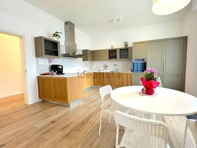 Appartamento in vendita di 136 m² in Via Duccio Galimberti