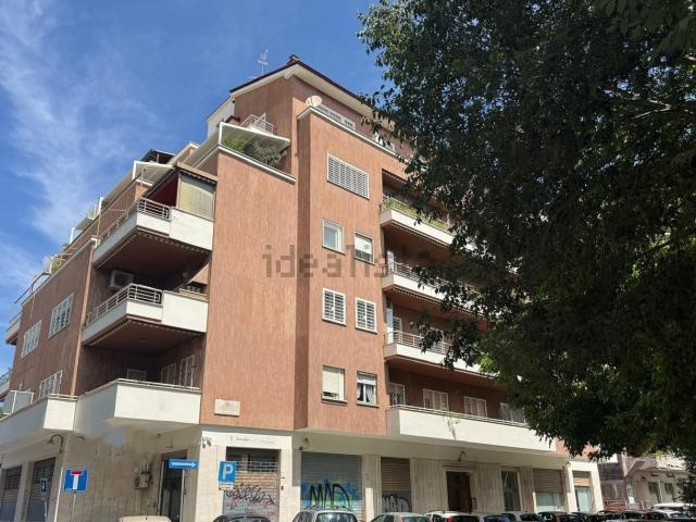 Appartamento in vendita di 136 m² in Via Emilio Cecchi