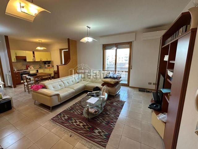 Appartamento in vendita di 136 m² in Via Enrico Mattei, 46