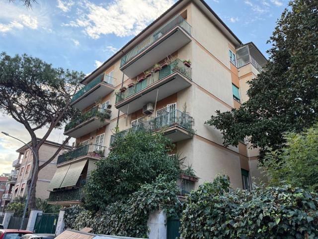 Appartamento in vendita di 136 m² in Via Enrico di San Martino Valperga