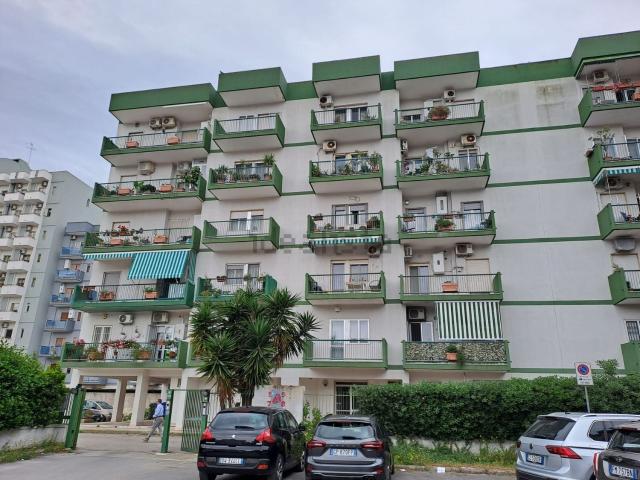 Appartamento in vendita di 136 m² in Via Medaglie d&apos Oro, 190