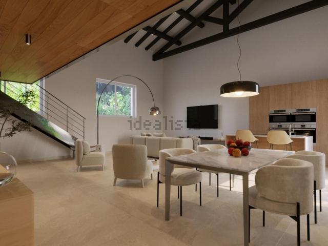Appartamento in vendita di 136 m² in Via Scanaroli