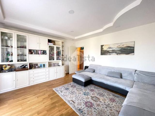 Appartamento in vendita di 136 m² in Via Settima Villaggio Sereno, 60