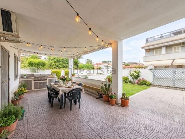 Appartamento in vendita di 136 m² in Via Trincea delle Frasche, 109