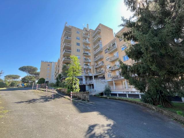 Appartamento in vendita di 136 m² in Via Valbondione, 109
