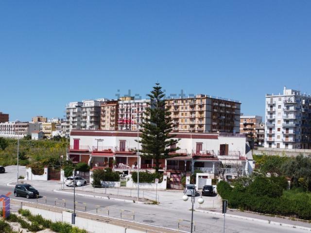 Appartamento in vendita di 136 m² in Lungomare del Sole, 4