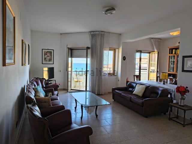 Appartamento in vendita di 137 m² in Via C. Pavese, 28