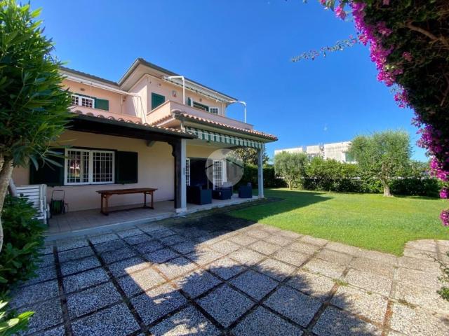 Appartamento in vendita di 137 m² in Via Calliope, 33