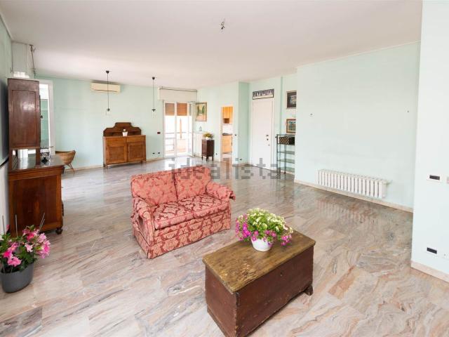 Appartamento in vendita di 137 m² in Via Bologna, 5