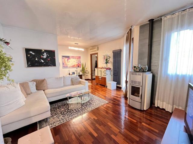 Appartamento in vendita di 137 m² in Via Bellasio