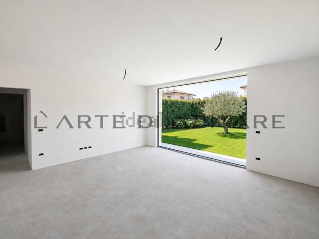 Appartamento in vendita di 137 m² in Via degli Alpini, 160