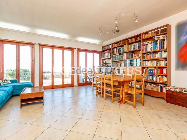 Appartamento in vendita di 137 m² in Via del Bosco