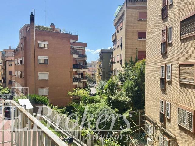 Appartamento in vendita di 137 m² in Via Edoardo Jenner, 94